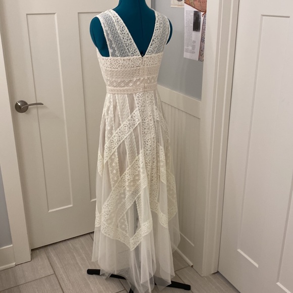 BCBG MAXAZIRA DRESS. Boho, cream and white with tulle and lace. Size 2 - Picture 5 of 5
